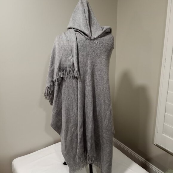 CALVIN KLEIN FRINGED GREY WRAP SHAWL WITH HOOD. WOMEN ONE SIZE - Picture 4 of 6